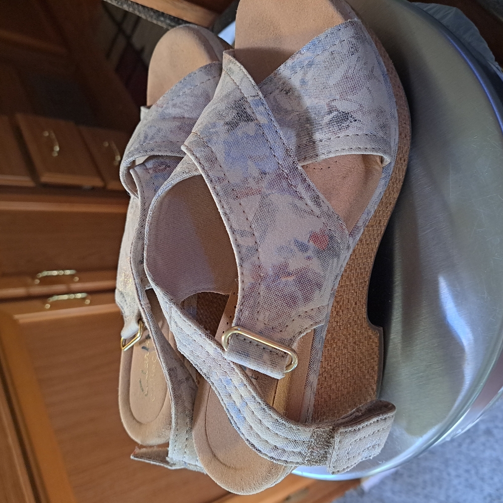 Clarks Cream Sandals with Elegant Design